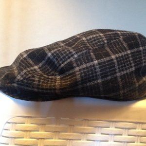 checkered black and grey Scottish driving cap Size - S
